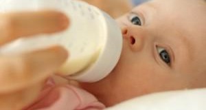 ¿Cuál es la cantidad adecuada de leche para dar al bebé?